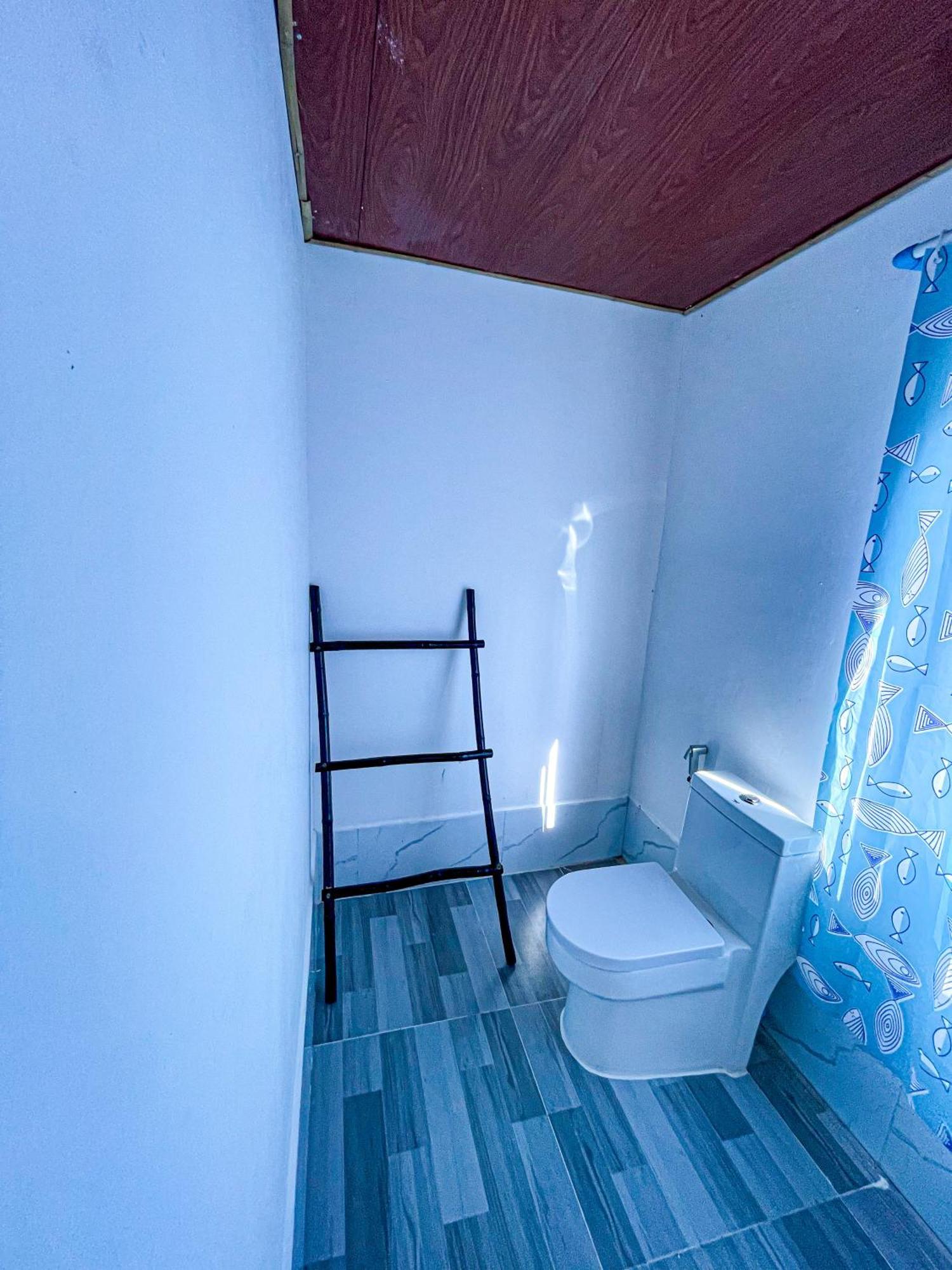 ホテル Coral ロンサレム島 エクステリア 写真